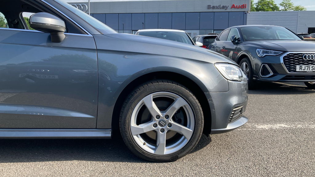 Audi A3 A3 40 E-tron S Tronic KP20HRN Grey #5