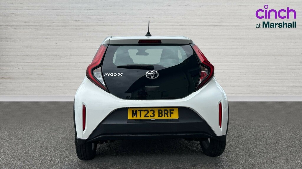 Toyota Aygo X Aygo X 1.0 Vvt-i Pure MT23BRF White #4