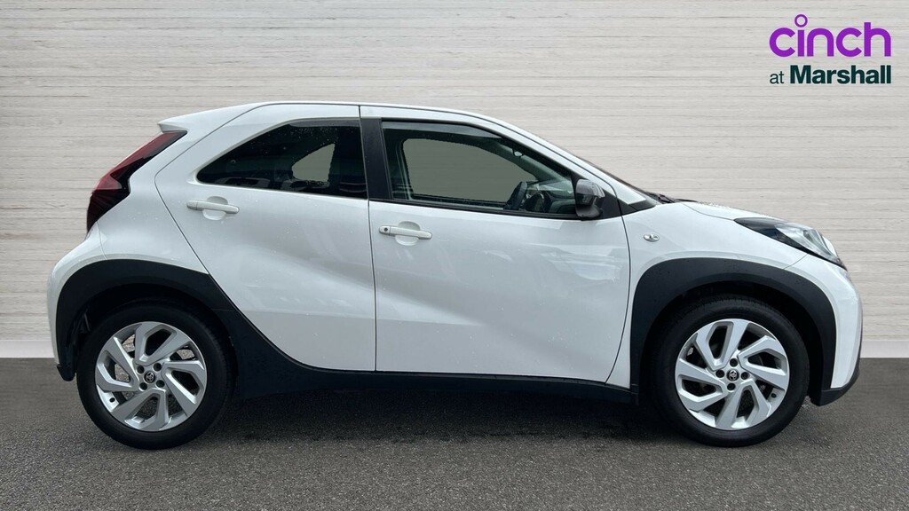 Toyota Aygo X Aygo X 1.0 Vvt-i Pure MT23BRF White #2