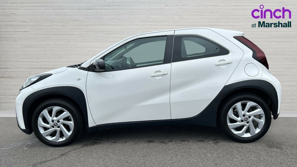 Toyota Aygo X Aygo X 1.0 Vvt-i Pure MT23BRF White #6