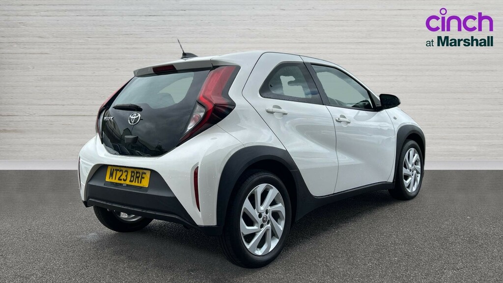 Toyota Aygo X Aygo X 1.0 Vvt-i Pure MT23BRF White #3