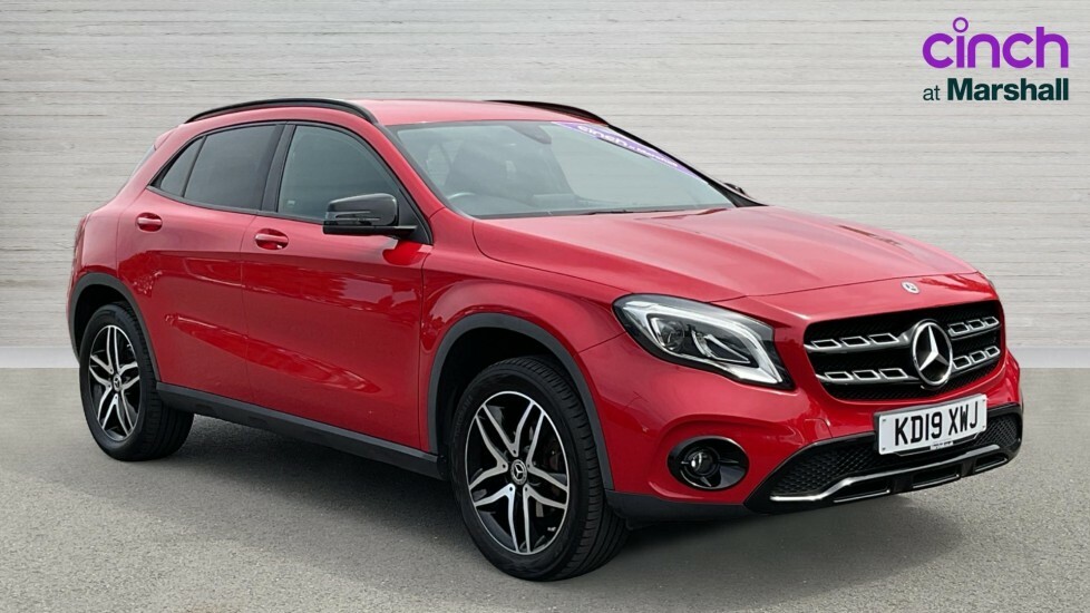 Mercedes-Benz GLA Class Gla 180 Urban Edition Red