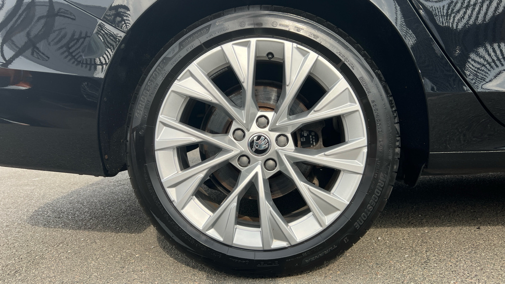 Skoda Superb Superb 1.5 Tsi E-tec Se L Dsg KR74HJO Black #5