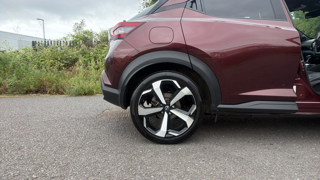 Nissan Juke Juke 1.6 Hybrid Tekna FX23XYC Red #4