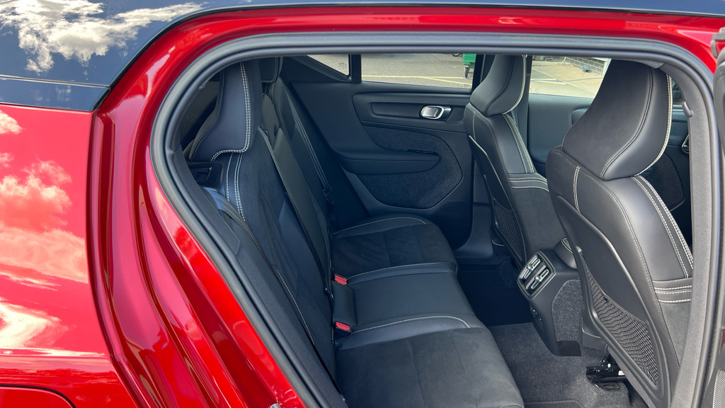 Volvo XC40 Xc40 1.5 T3 163 R Design Geartronic BX22ZDG Red #6