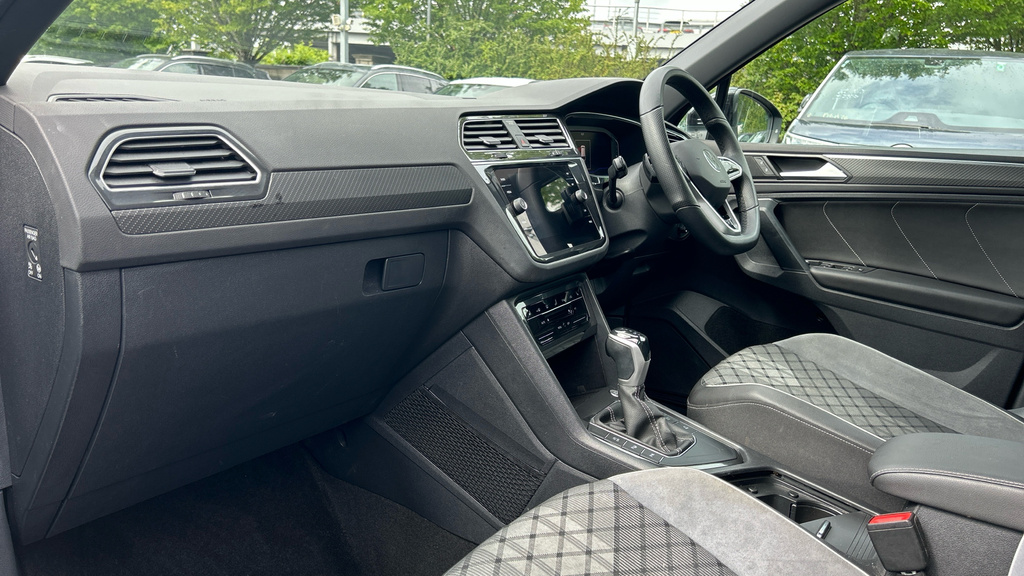 Volkswagen Tiguan Tiguan 1.5 Tsi 150 R-line Dsg MT23UCV Black #2