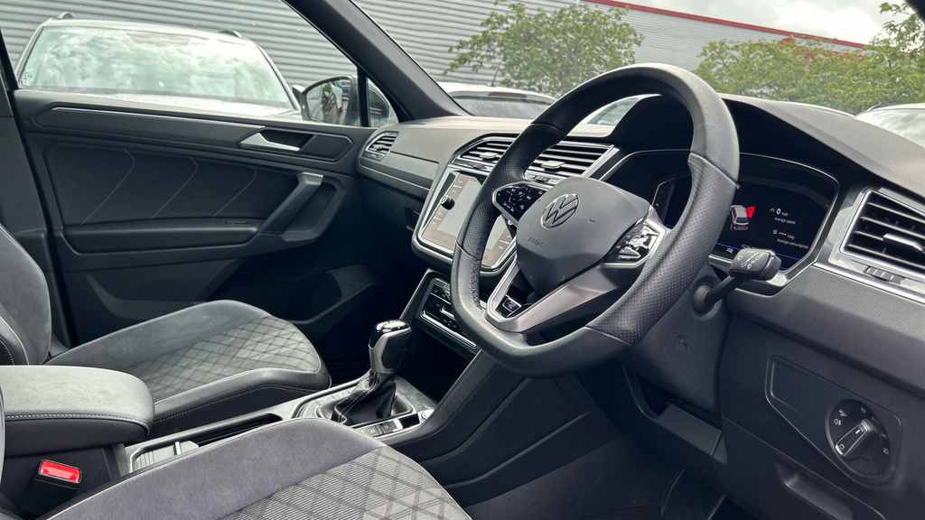 Volkswagen Tiguan Tiguan 1.5 Tsi 150 R-line Dsg MT23UCV Black #5