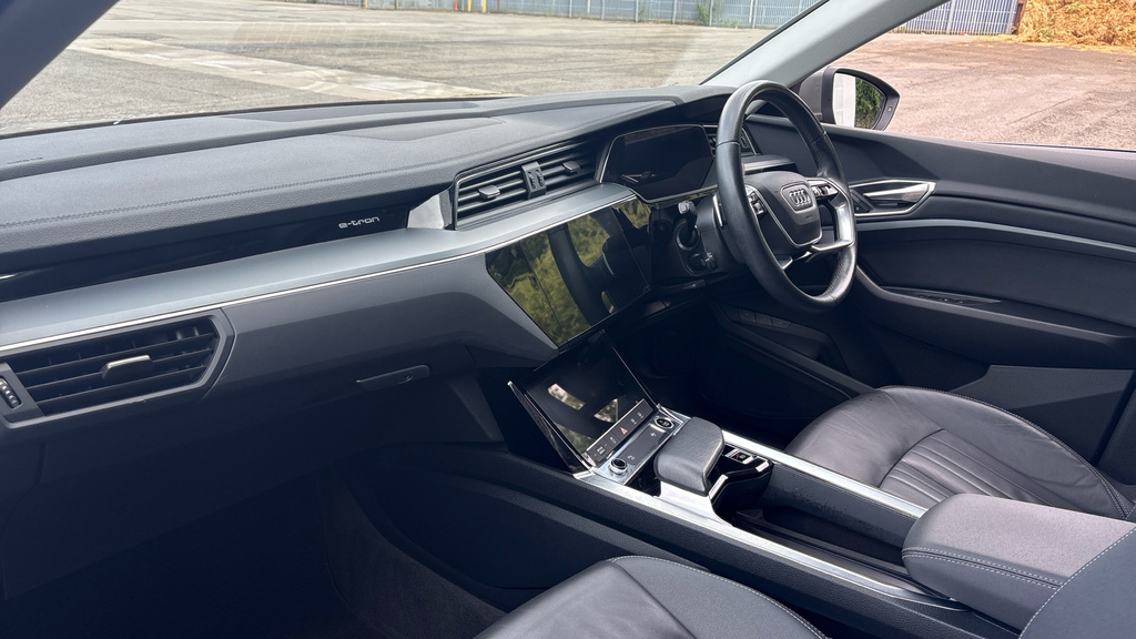 Audi Q8 e tron Q8 250Kw 50 Quattro 95Kwh Sport Grey #2