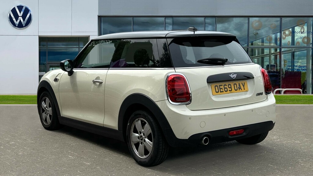 Mini Hatch Hatchback 1.5 Cooper Classic II Nav Pack OE69OAY White #3