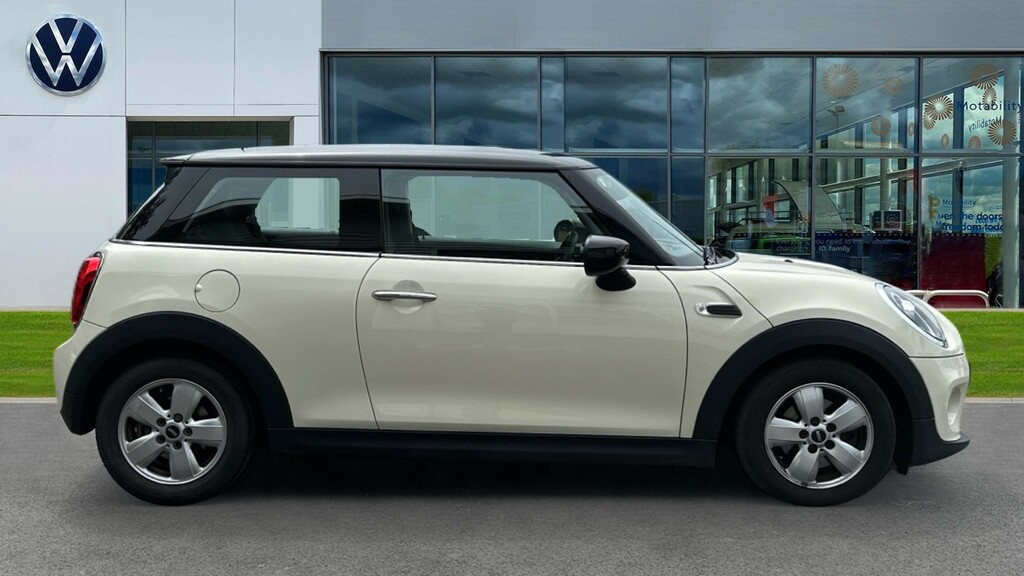 Mini Hatch Hatchback 1.5 Cooper Classic II Nav Pack OE69OAY White #4