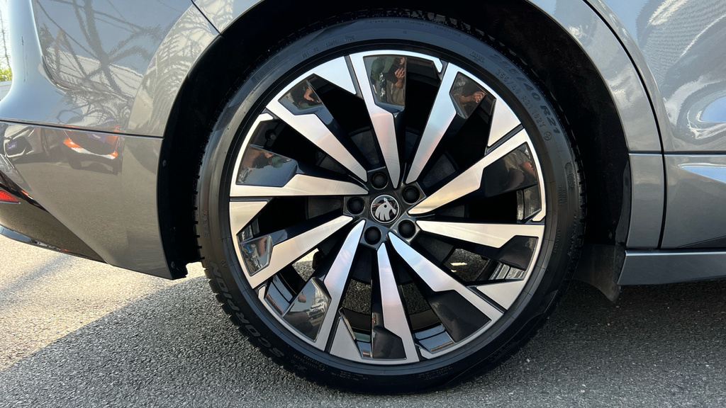 Skoda ENYAQ Enyaq 210Kw 85X Sportline 82Kwh 4X4 KY75MJJ Grey #5