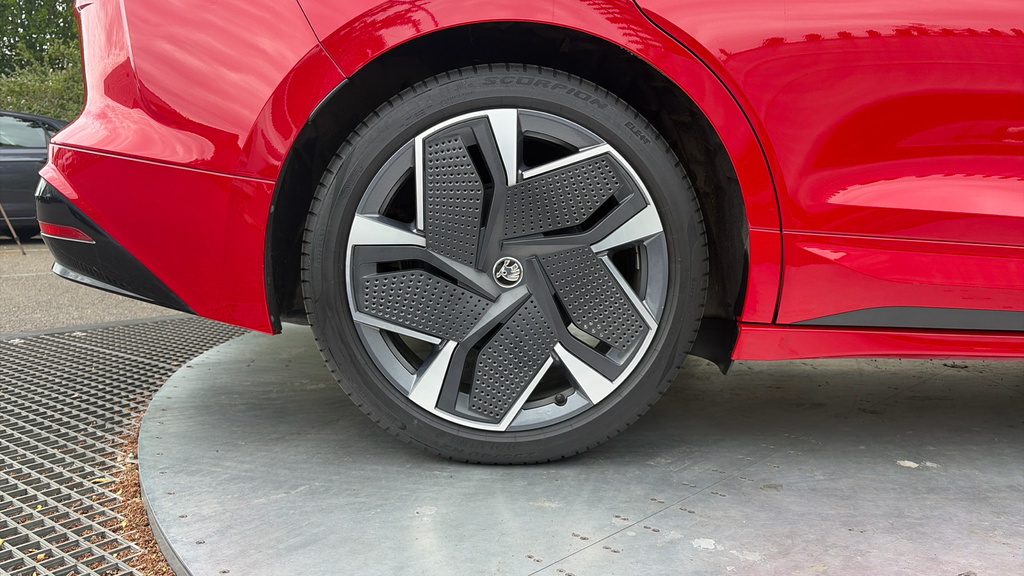 Skoda ENYAQ Enyaq 220Kw Vrs 82Kwh 4X4 Red #5