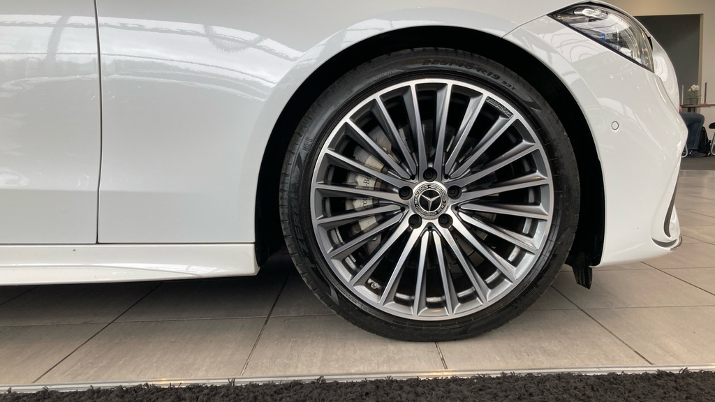 Mercedes-Benz C Class C Class C200 Amg Line Premium 9G-tronic KR25OVS White #5