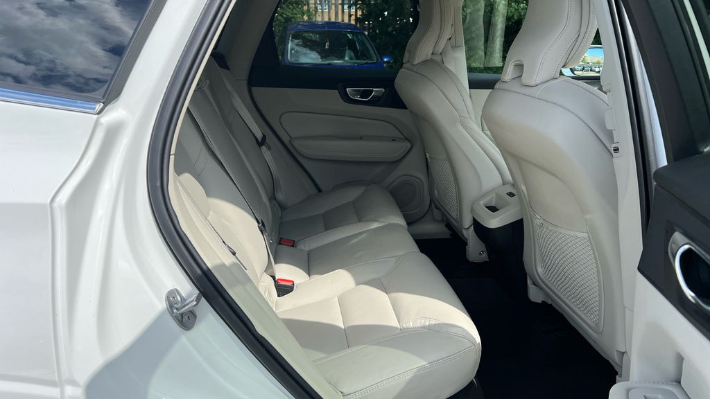Volvo XC60 Xc60 2.0 B4d Inscription Pro Awd Geartronic YW71HVY White #6