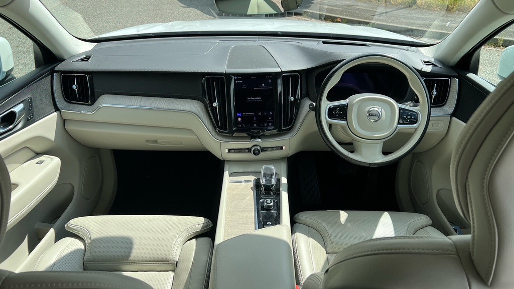 Volvo XC60 Xc60 2.0 B4d Inscription Pro Awd Geartronic YW71HVY White #5