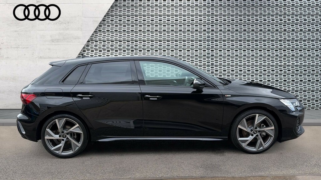 Audi A3 A3 35 Tfsi Black Edition S Tronic DC25VXF Black #4