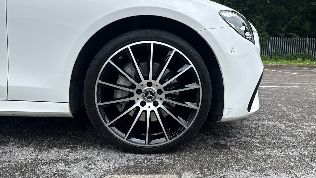 Mercedes-Benz E Class E Class E300d 4Matic Amg Line Night Ed Prem 9 PF23ZTE White #5