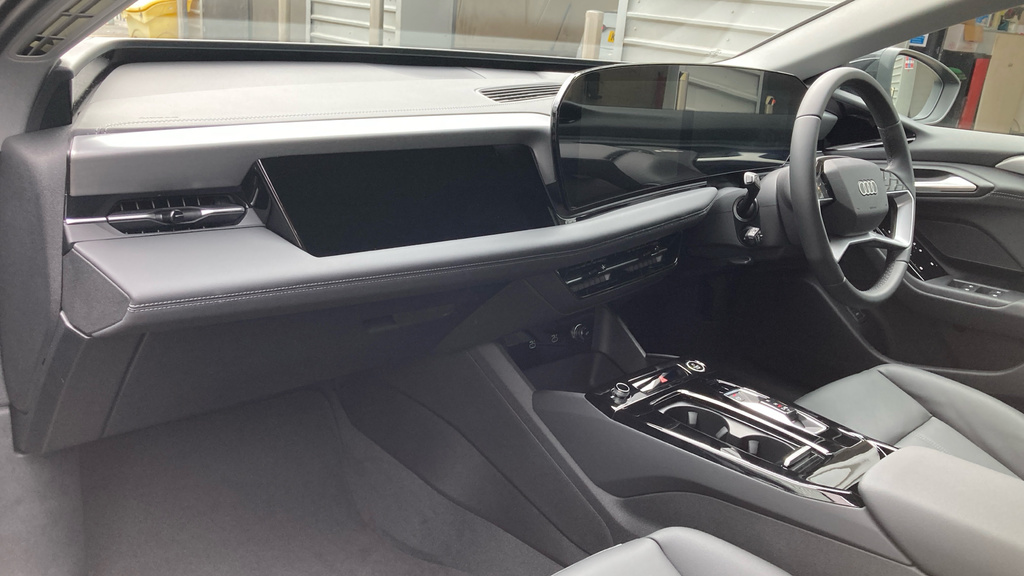 Audi A6 Avant A6 210Kw 83Kwh Sport KM75JKV Black #2