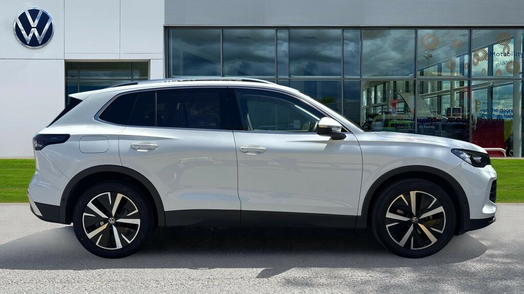 Volkswagen Tiguan Tiguan 1.5 Etsi 150 Elegance Launch Edition Ds OY24JXM White #4