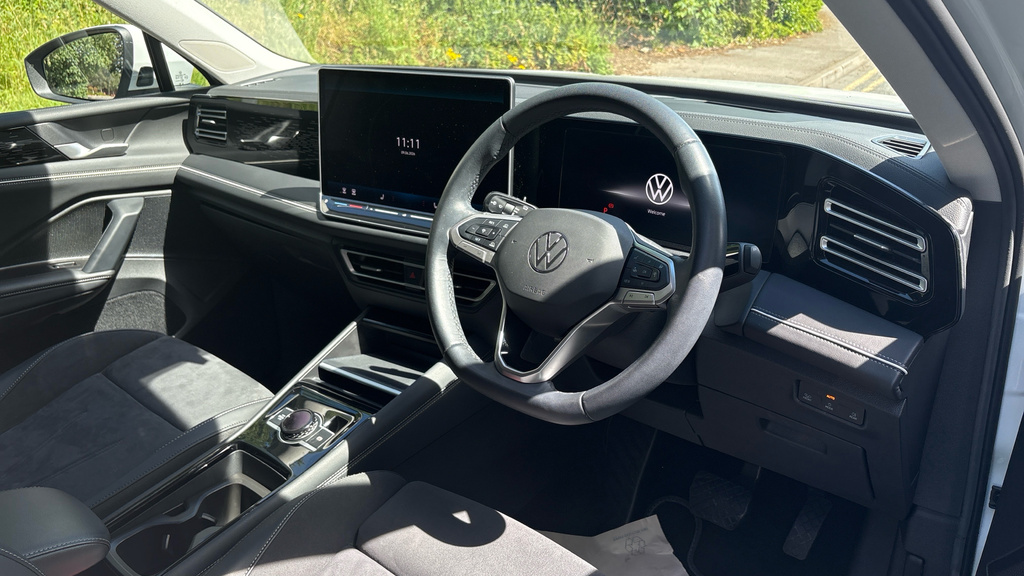 Volkswagen Tiguan Tiguan 1.5 Etsi 150 Elegance Launch Edition Ds OY24JXM White #6