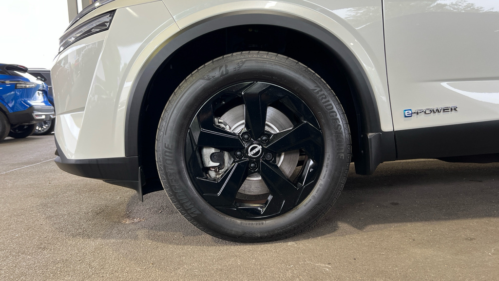 Nissan Qashqai Qashqai 1.5 E-power Kuro Edition Tech Assist White #4