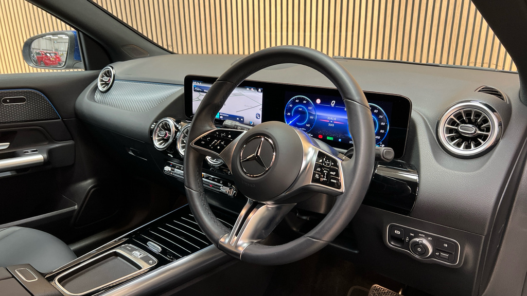 Mercedes-Benz EQA Eqa 250 140Kw Sport Executive 70.5Kwh Blue #3