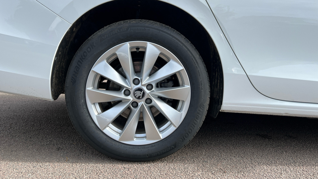 Skoda Superb Superb 1.5 Tsi Iv Se Technology Dsg KP75CZZ White #5
