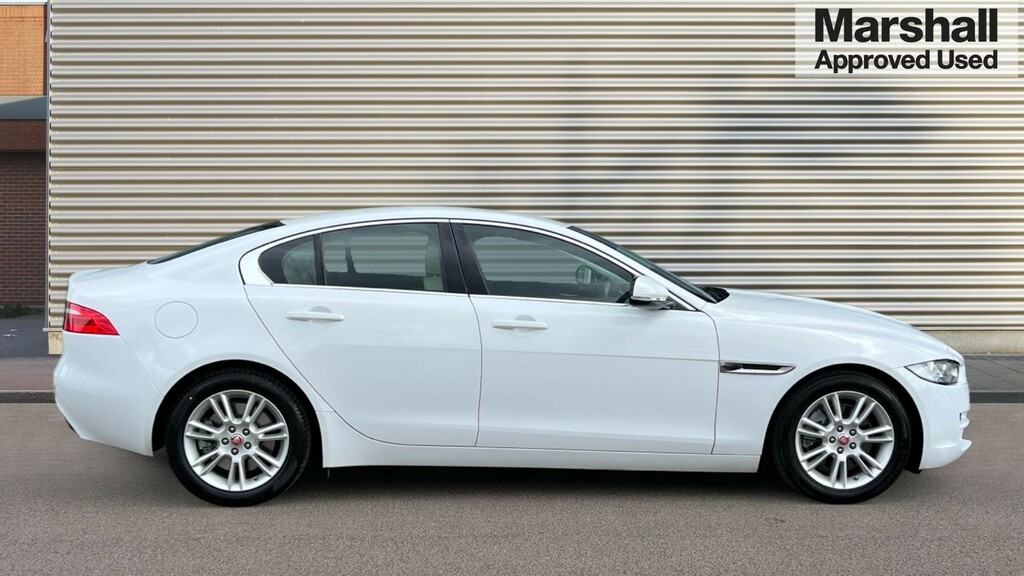 Jaguar XE Xe 2.0 Ingenium Prestige VK18HSX White #2
