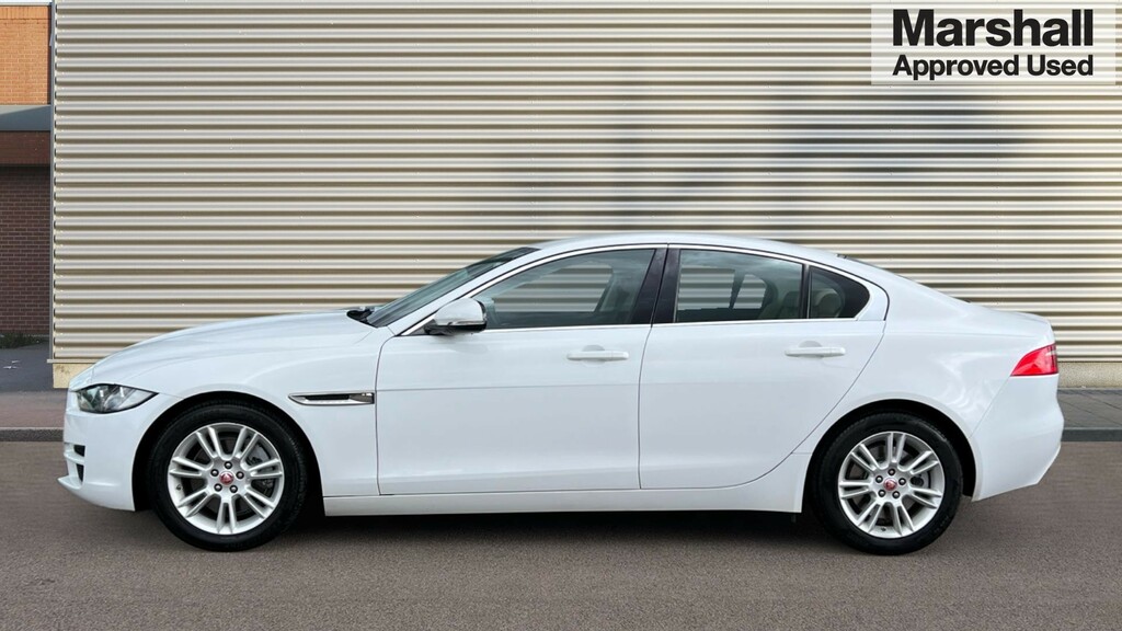 Jaguar XE Xe 2.0 Ingenium Prestige VK18HSX White #6