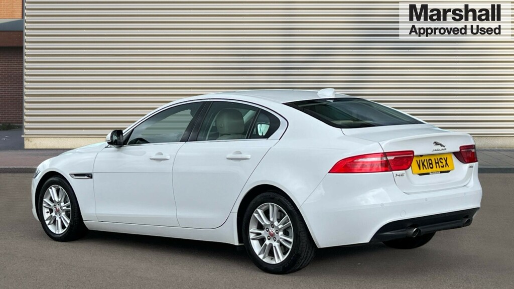 Jaguar XE Xe 2.0 Ingenium Prestige VK18HSX White #5