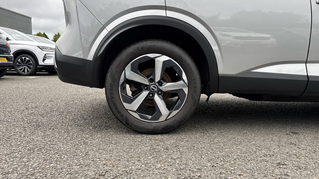 Nissan Qashqai Qashqai 1.3 Dig-t Mh N-connecta DV72GYD Silver #4