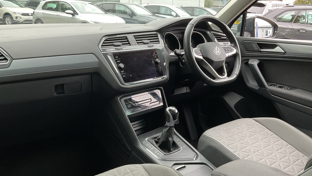 Volkswagen Tiguan Tiguan 1.5 Tsi 150 Life GK72HXS Grey #2