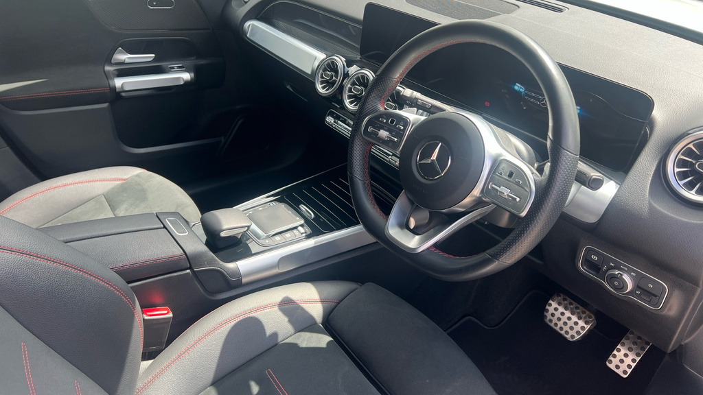 Mercedes-Benz GLB Class Glb 200 Amg Line Executive 7G-tronic HX72VPW White #3
