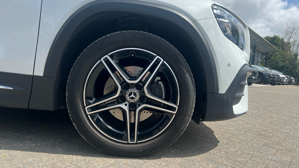 Mercedes-Benz GLB Class Glb 200 Amg Line Executive 7G-tronic HX72VPW White #5