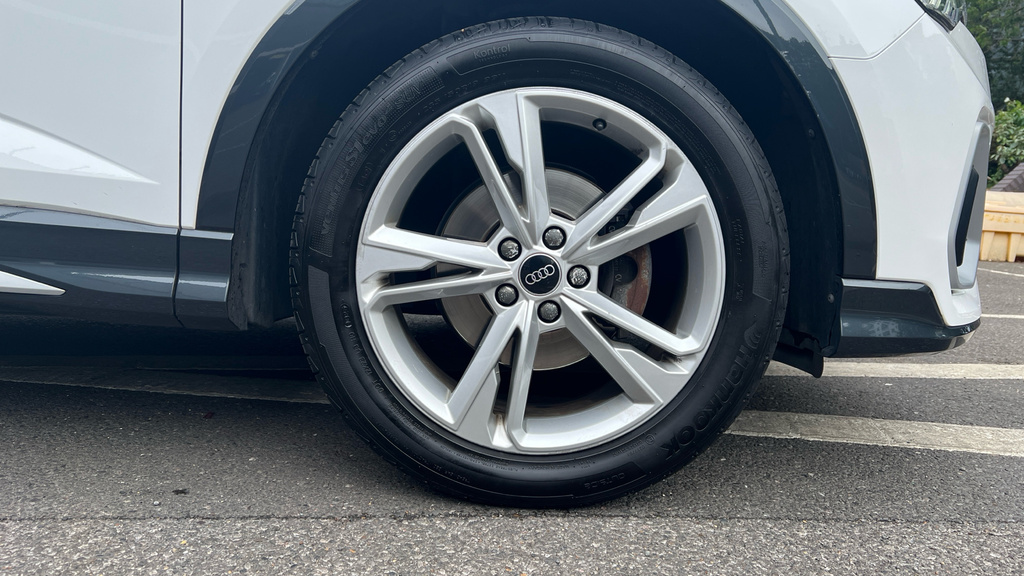 Audi Q3 Q3 35 Tfsi S Line S Tronic Comfortsound Pack LX72SZL White #5