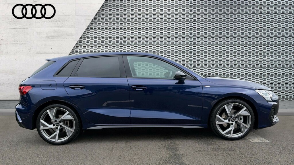 Audi A3 A3 35 Tfsi Black Edition S Tronic KJ25AZR Blue #4