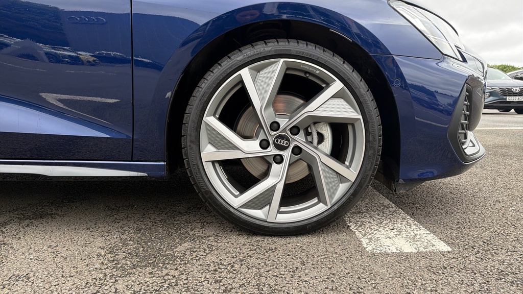 Audi A3 A3 35 Tfsi Black Edition S Tronic KJ25AZR Blue #5