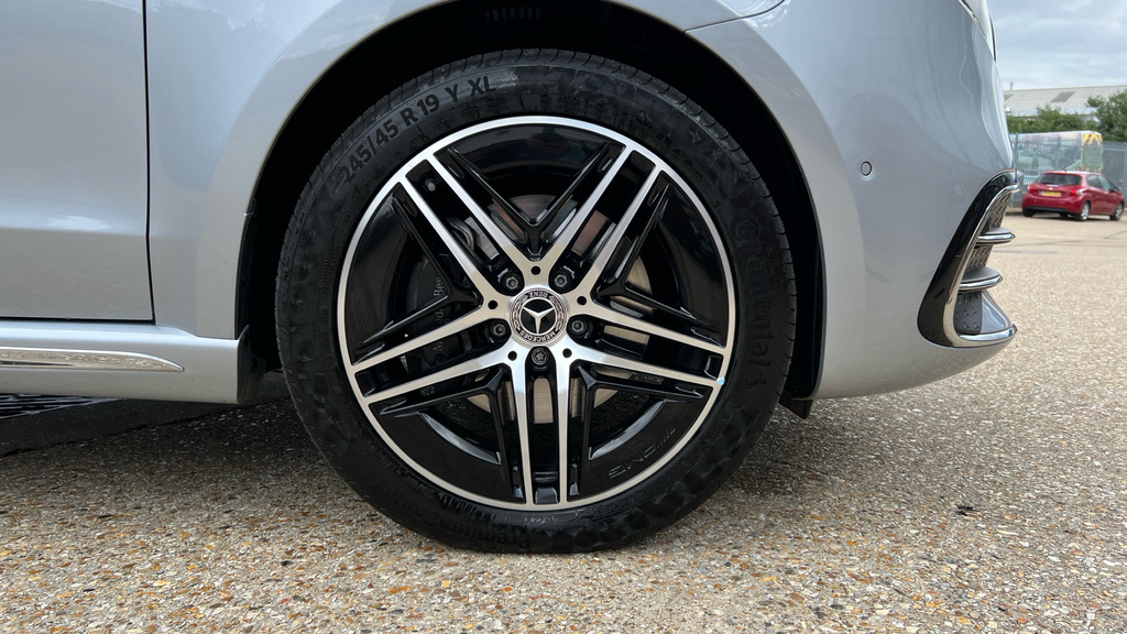 Mercedes-Benz V Class V Class V300 D Premium Amg Line 9G-tronic Ext FH24WRX Silver #5