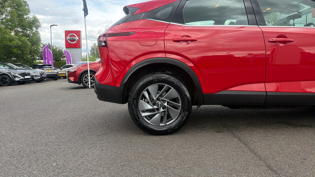 Nissan Qashqai Qashqai 1.3 Dig-t Mh Acenta Premium DU23BWM Red #4
