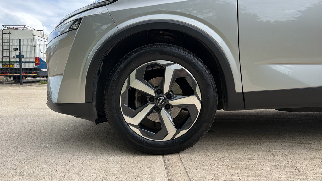Nissan Qashqai Qashqai 1.3 Dig-t Mh 158 N-connecta Xtronic DN24UFH Silver #4