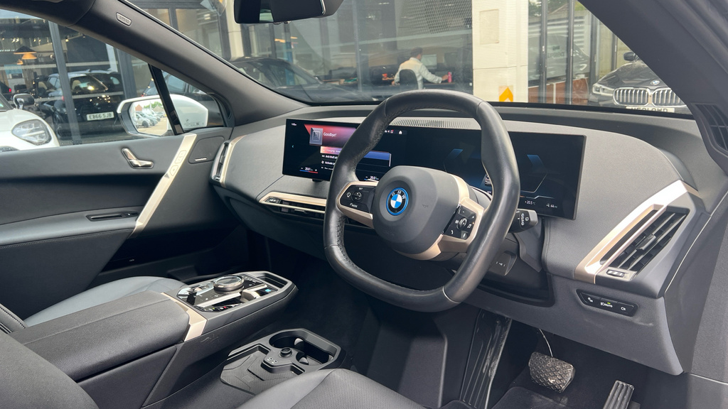 BMW iX Ix 240Kw Xdrive40 M Sport Edition 76.6Kwh White #4