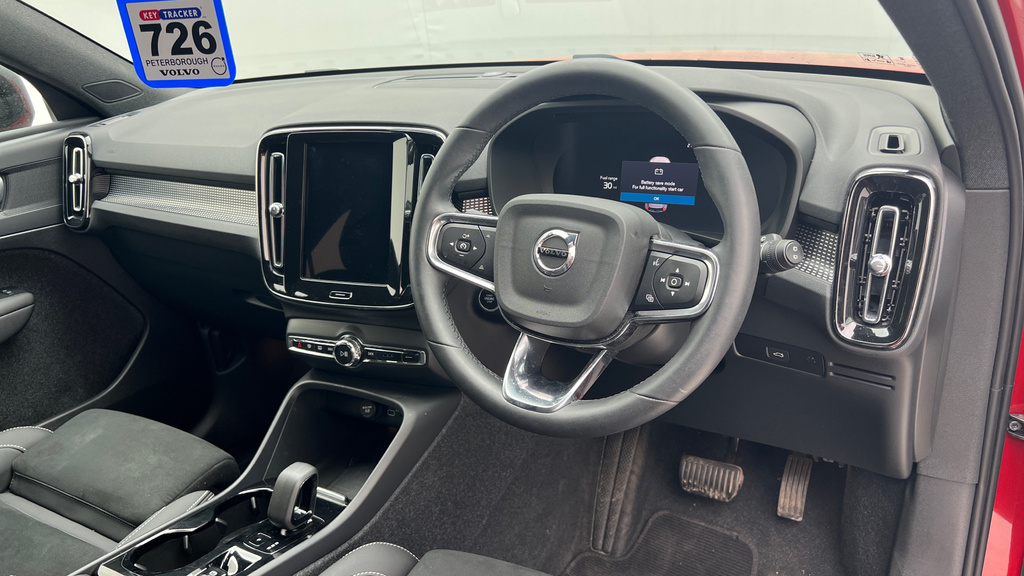 Volvo XC40 Xc40 2.0 B3p Plus Dark NU73TKD Red #4