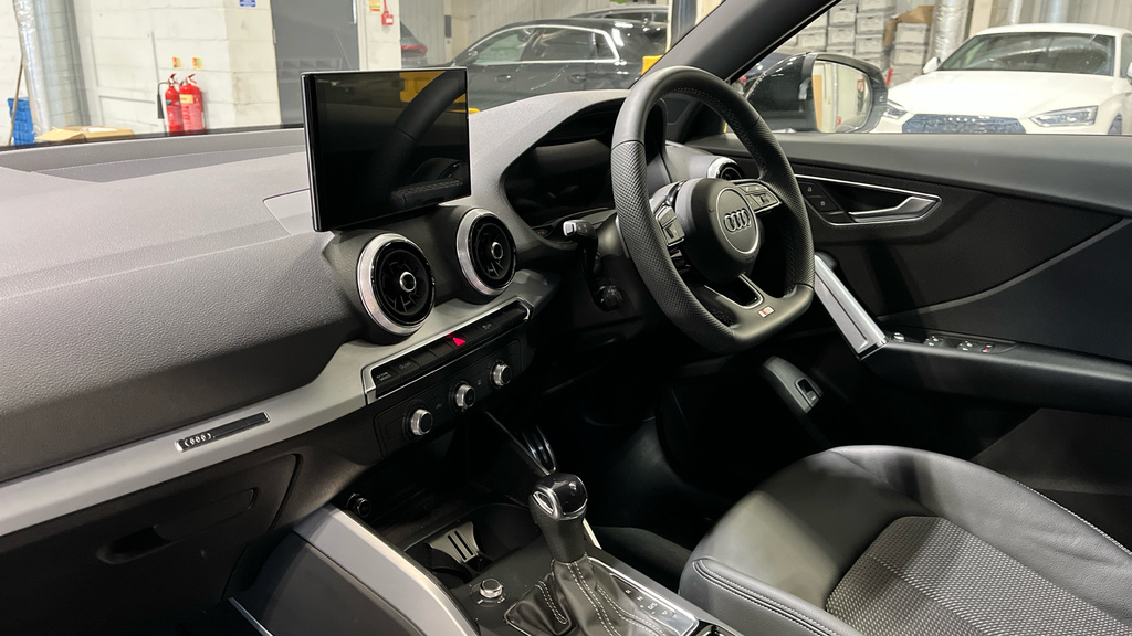 Audi Q2 Q2 35 Tfsi Black Edition S Tronic DA25TCK Grey #2