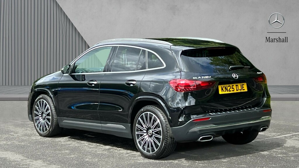 Mercedes-Benz GLA Class Gla 220D 4Matic Amg Line Premium Plus KN25DJE Black #2
