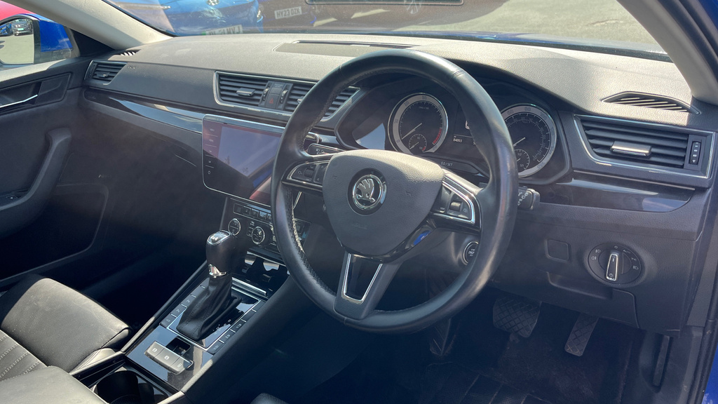 Skoda Superb Hatchback 2.0 Tdi Se L Executive 201868 Grey #9