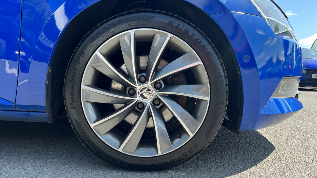 Skoda Superb Hatchback 2.0 Tdi Se L Executive 201868 Grey #20