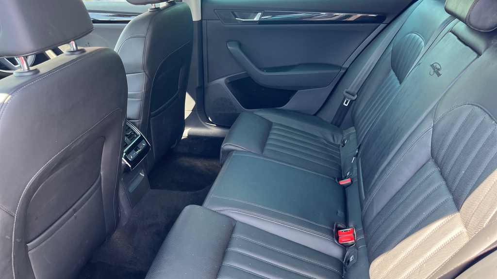 Skoda Superb Hatchback 2.0 Tdi Se L Executive 201868 Grey #14