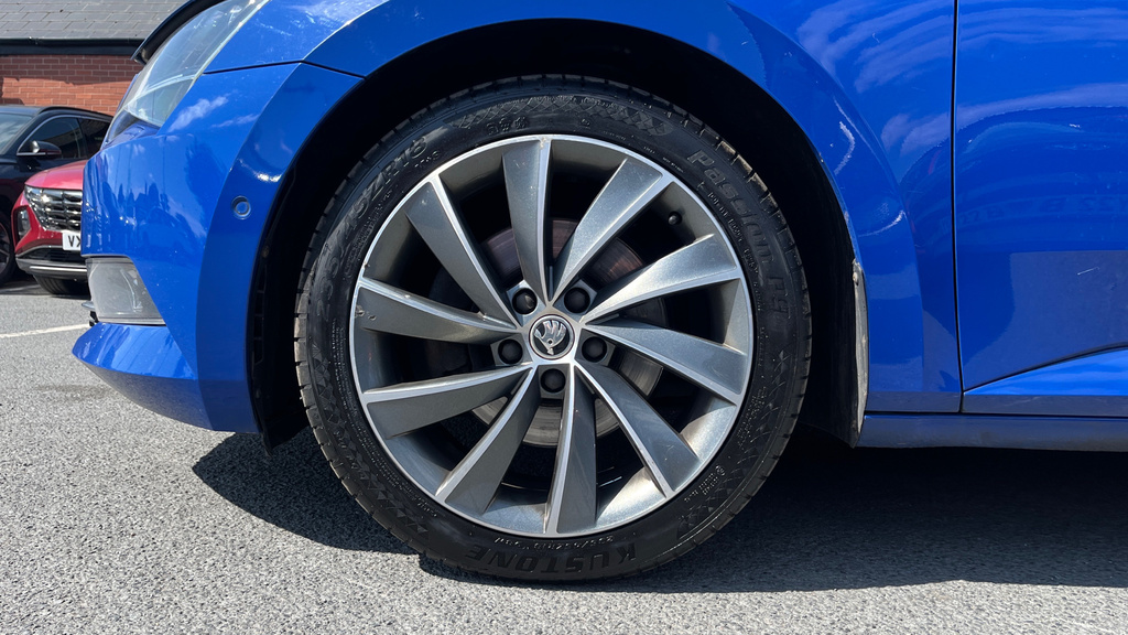 Skoda Superb Hatchback 2.0 Tdi Se L Executive 201868 Grey #17