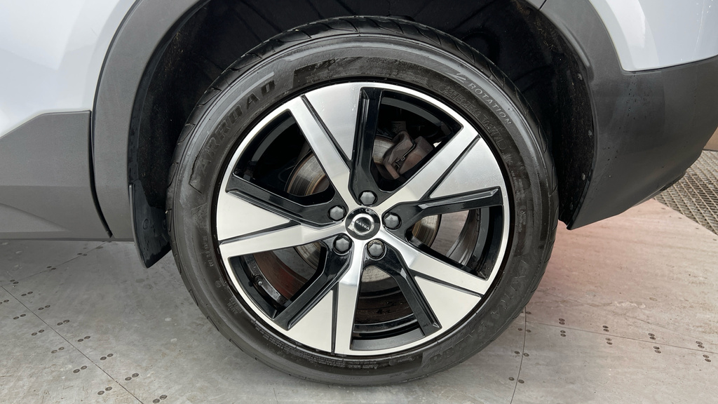 Volvo XC40 Xc40 1.5 T4 Recharge Phev R Design YB71AUU Silver #4