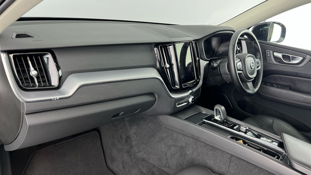 Volvo XC60 Xc60 2.0 B4d Momentum Awd Geartronic YR22OCO Black #6